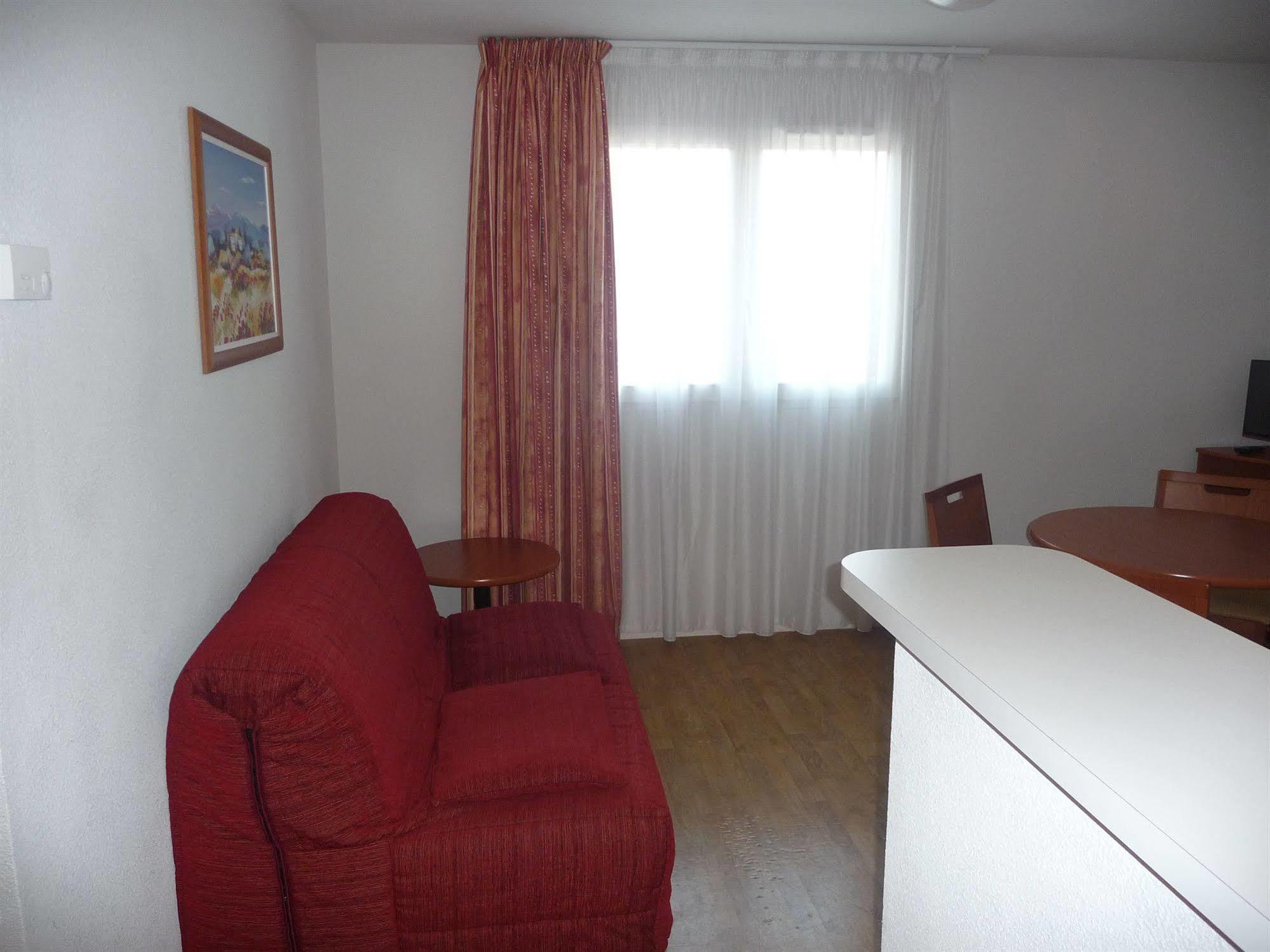 Aerel Hotel Aeroport Бланьяк Экстерьер фото