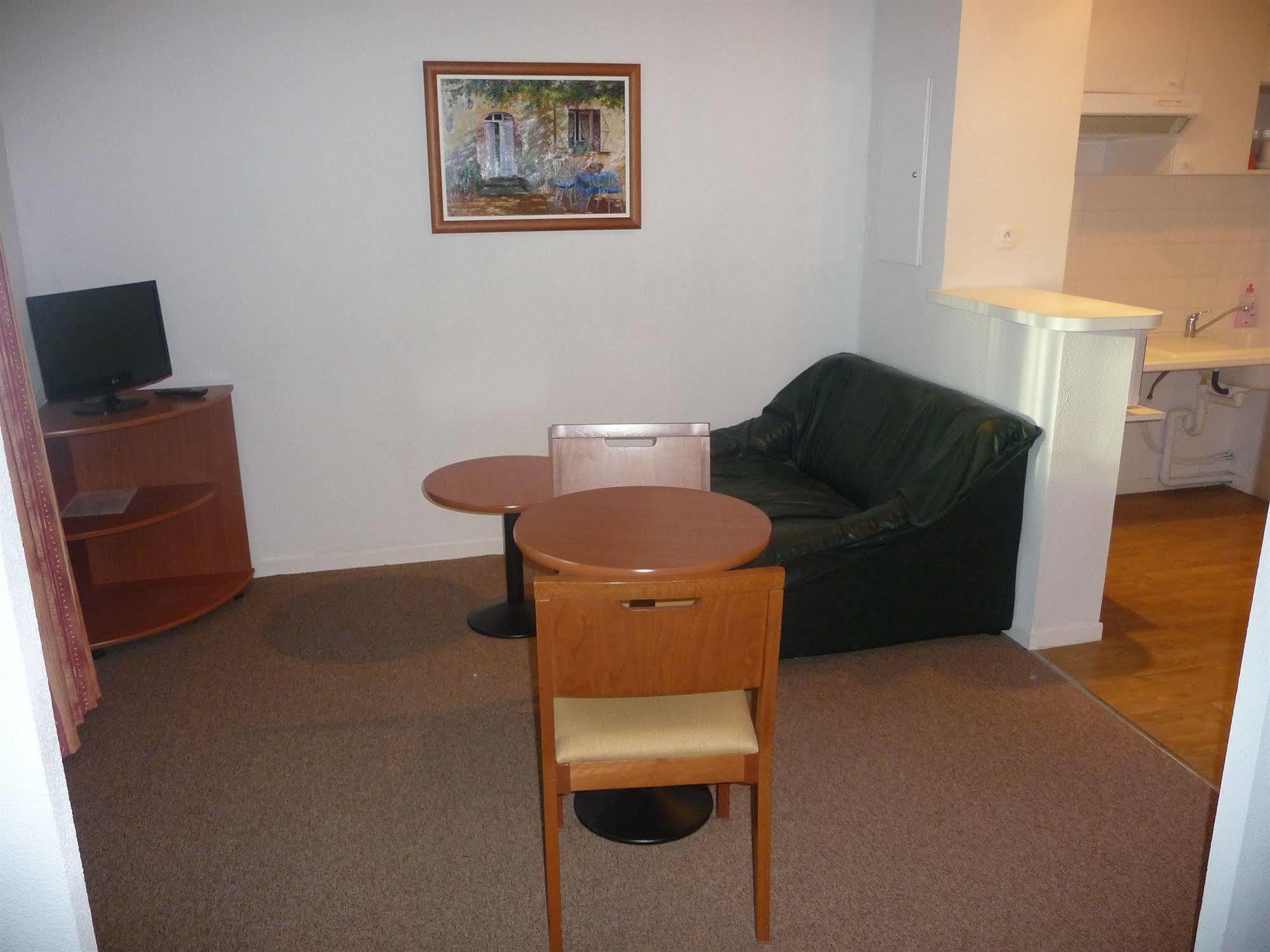 Aerel Hotel Aeroport Бланьяк Экстерьер фото
