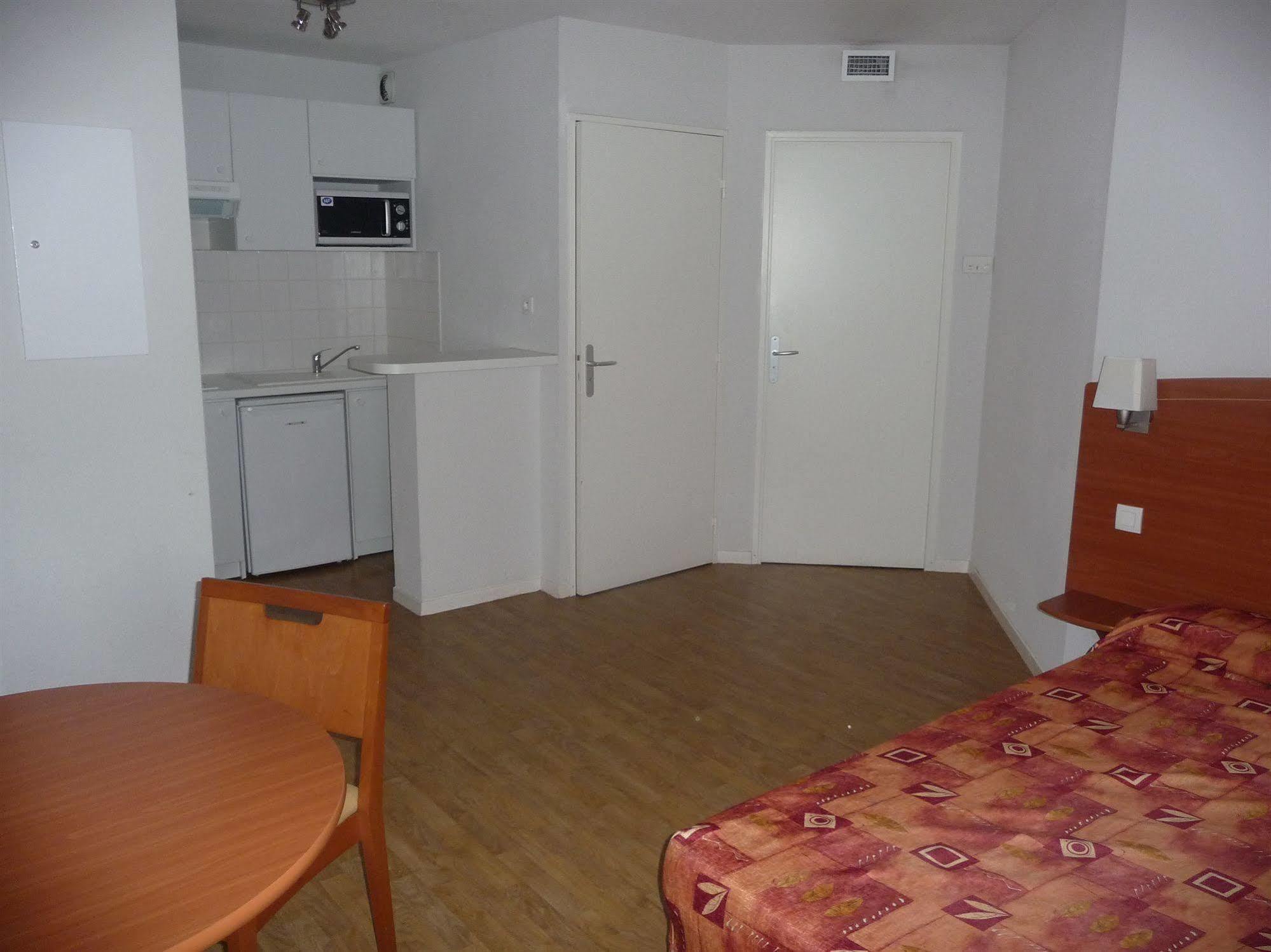 Aerel Hotel Aeroport Бланьяк Экстерьер фото