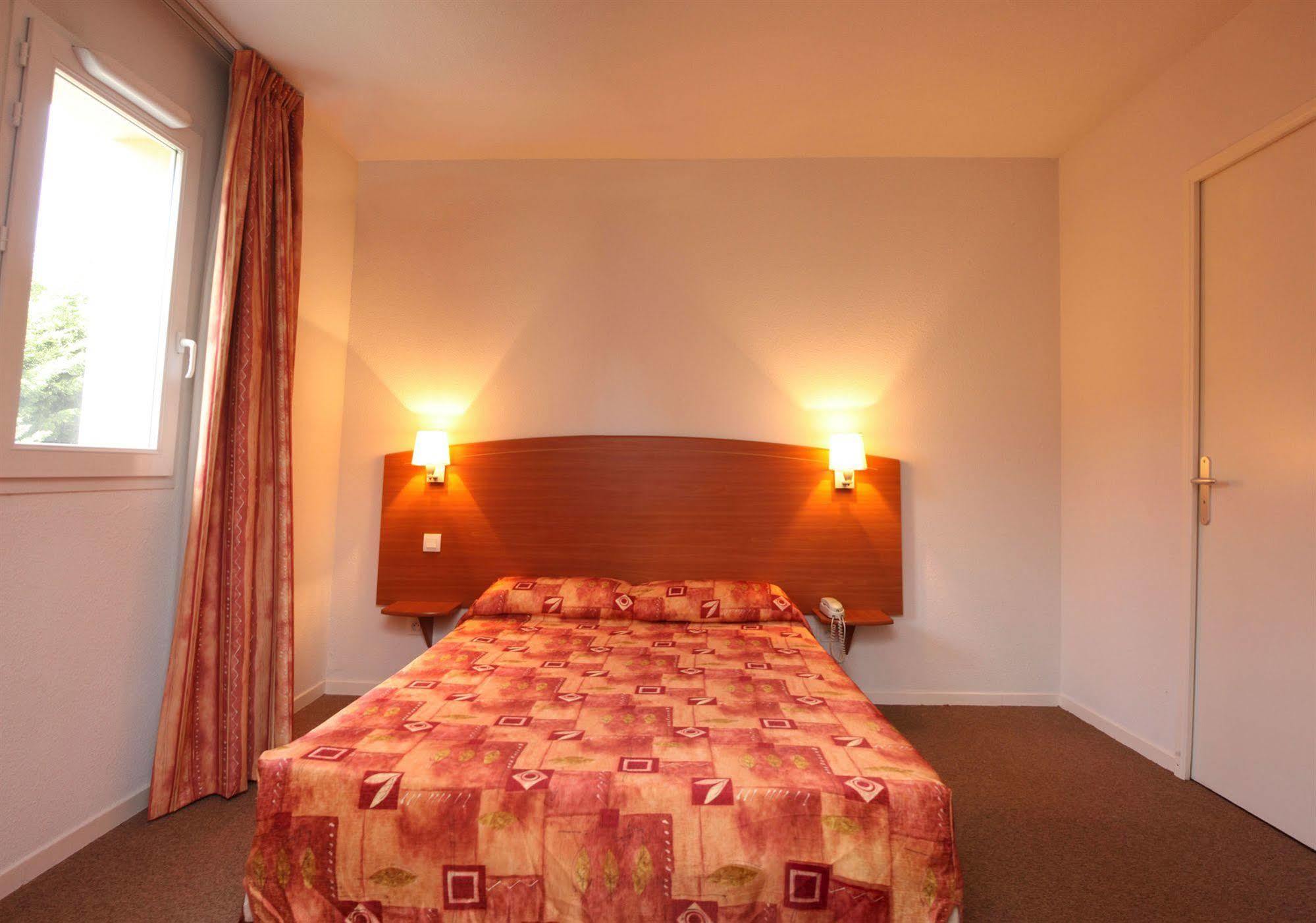 Aerel Hotel Aeroport Бланьяк Экстерьер фото