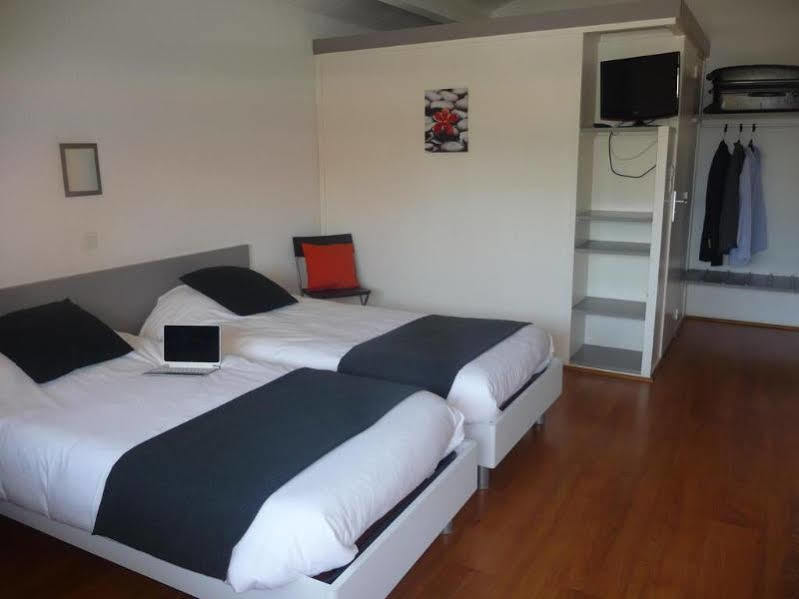 Aerel Hotel Aeroport Бланьяк Экстерьер фото