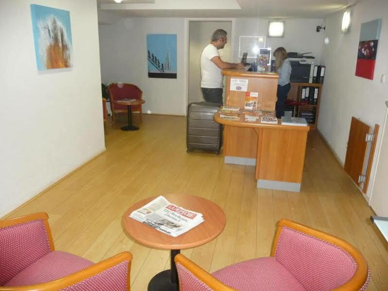 Aerel Hotel Aeroport Бланьяк Экстерьер фото